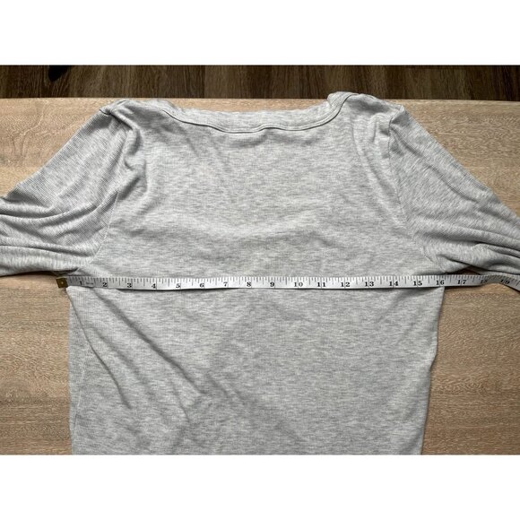 Vuori Long Sleeve Pose Scoop Tee Ribbed in White Heather Gray Size XL - Picture 8 of 8
